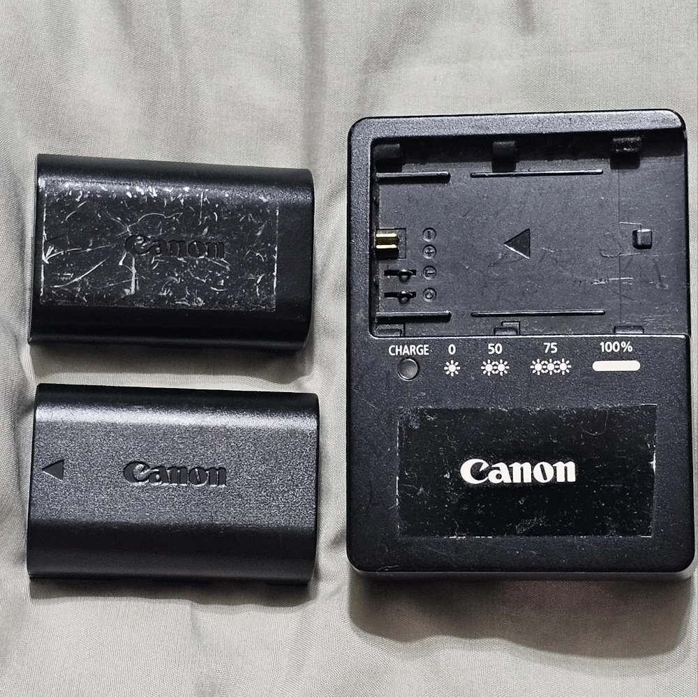 Canon LC-E6 Charger + 2 LPE-6 Batteries